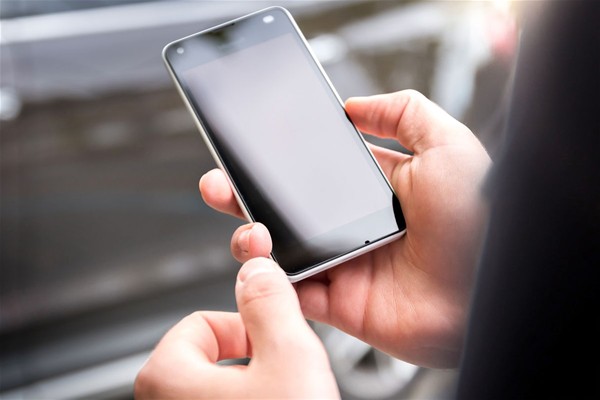 Ti serve una mano per svolgere pratiche digitali?